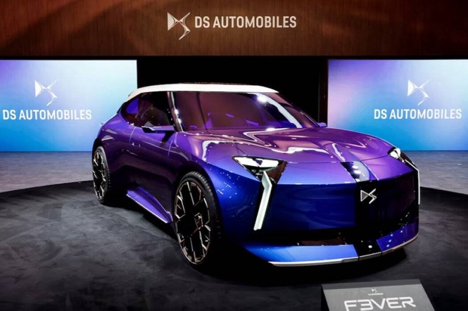 European, Chinese automakers launch product blitz at Paris car show
