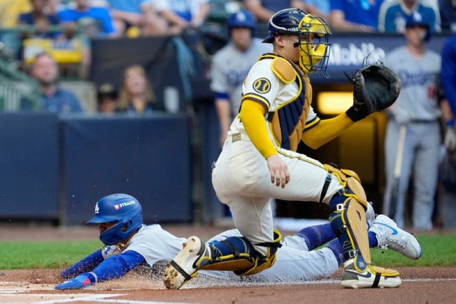 Brewers down Dodgers to extend playoff lead