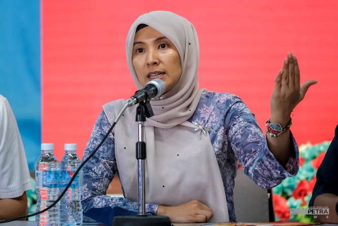 PKR allows Nurul Izzah open-ended leave to pursue PhD, keeps door open for return