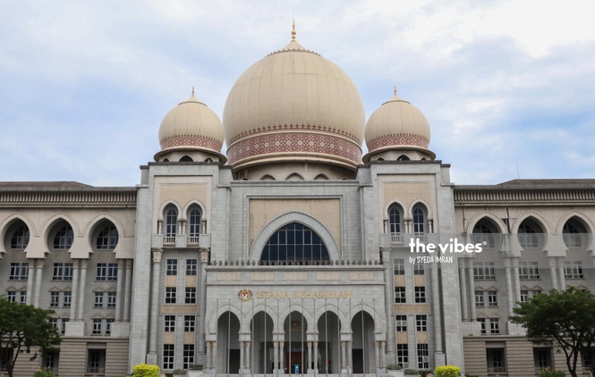 Zahid leaves DNAA legal battle to lawyers as court ruling looms