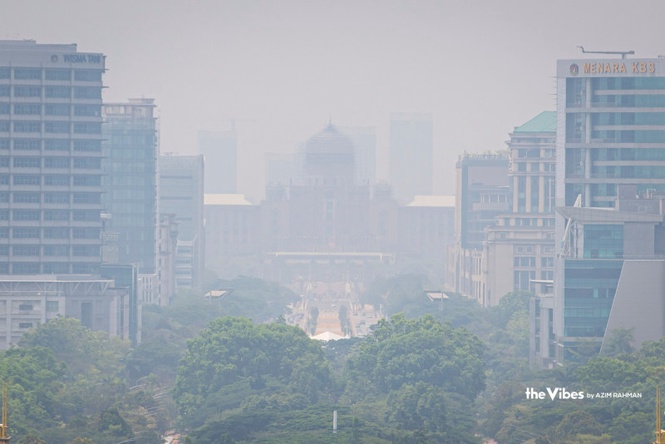 Unhealthy air spreads across Malaysia as Sarawak and Klang Valley bear brunt
