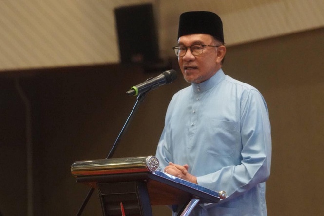 ‘Forgive and reunite’: Anwar calls for stability as Negeri election campaign trail ends