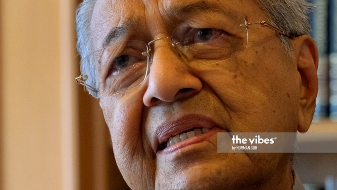 Tun M says grief still weighs on him after Siti Hasmah’s death