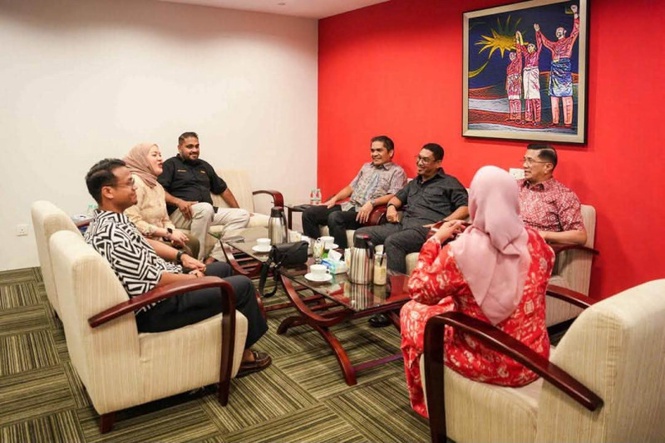 Bersatu, Muda leaders hold talks amid uncertainty over PN