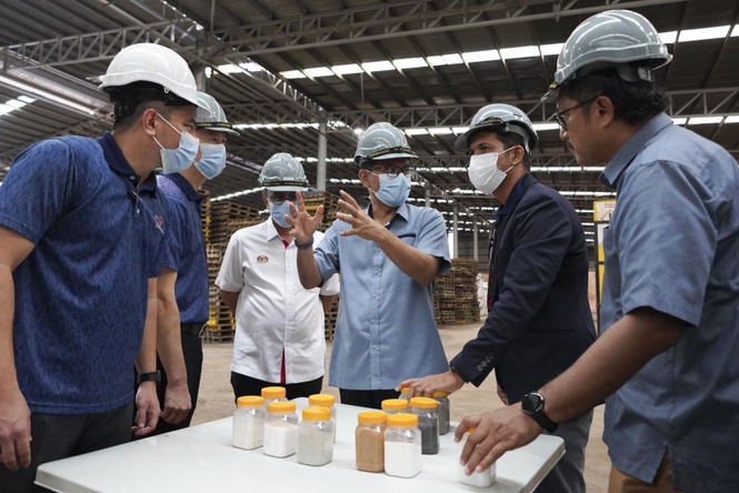 Energy and food security agenda prioritised as Economy Minister inspects Pengerang mega complex