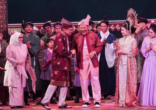 PM calls for greater support for arts after praising Mansur & Liu