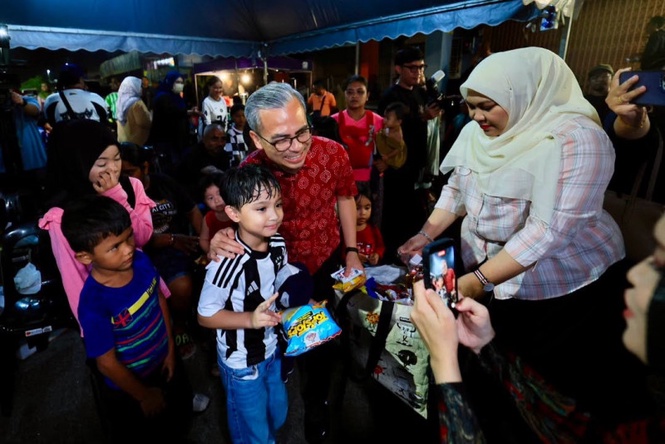 Fahmi engages Jempol students through digital safety and civic awareness programme