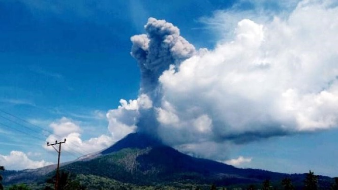 Mount Lewotobi Laki-Laki erupts again as Indonesia maintains alert status