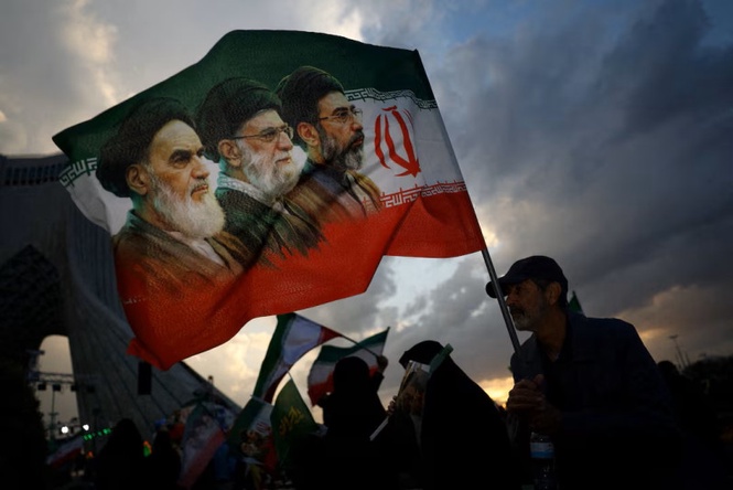 Iran threatens escalation as Hormuz Strait remains shut, raising global economic risks