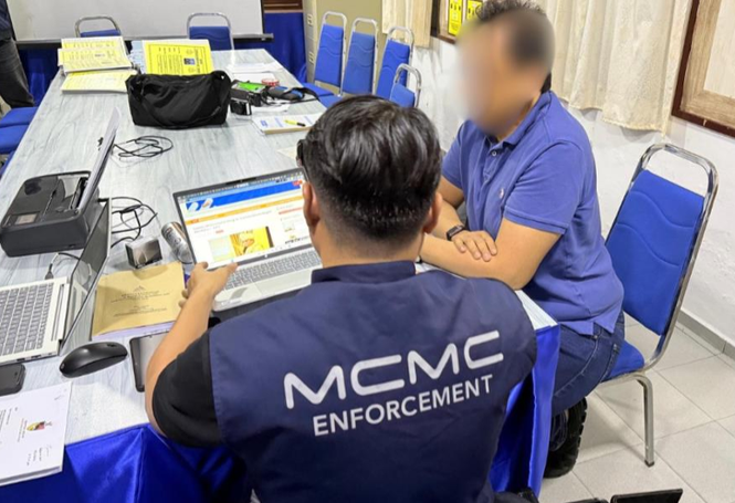 MCMC seizes phone in probe into Threads post on Negeri Sembilan ruler