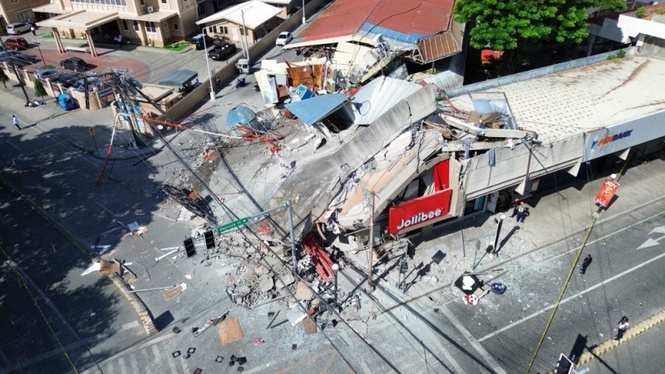 Southern Philippines quake kills at least 19, triggering minor tsunami waves (video)