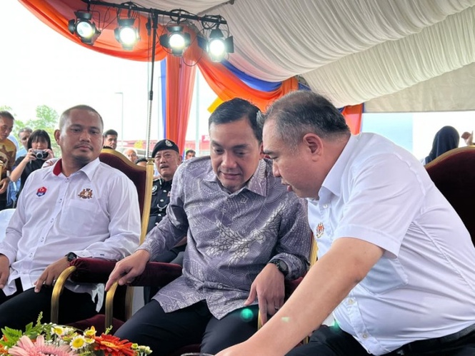 Kulai platform diplomacy thaws tensions as Loke and Onn Hafiz share tracks in high stakes election campaign