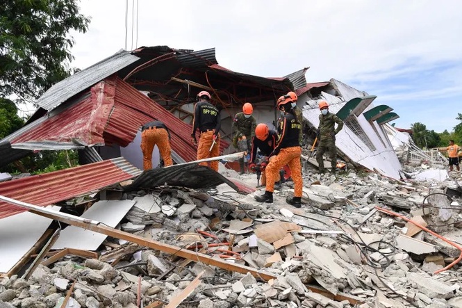 Quake death toll rises to 37 people as rescuers battle thousands of aftershocks
