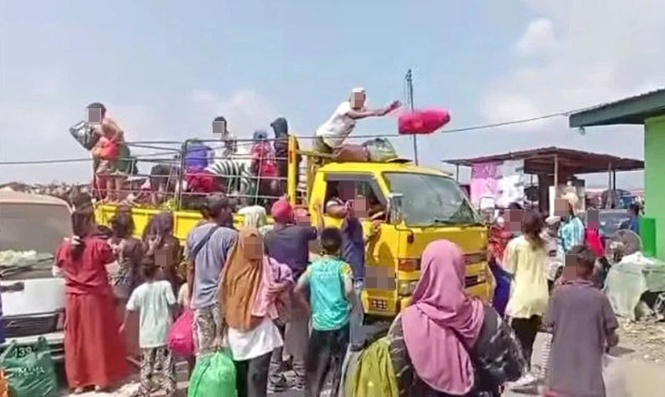 Aid supply lorry mobbed as group alights vehicle en route to help fire victims