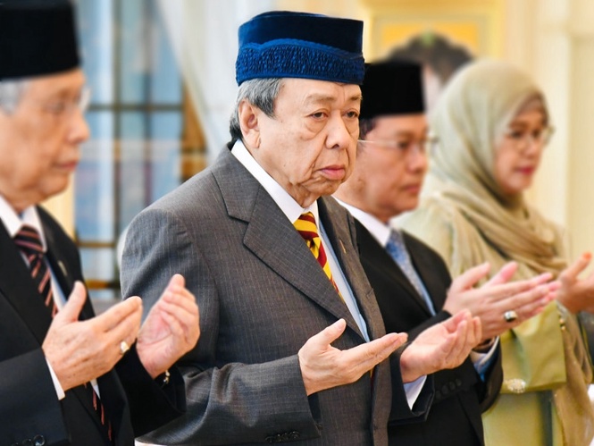 Stop feuding and focus on the people, Sultan of Selangor tells political leaders