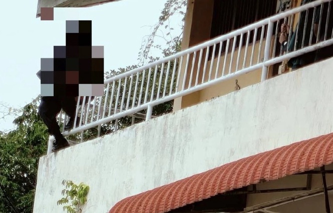 District police chief rescues teenager from attempted suicide leap at Terengganu school