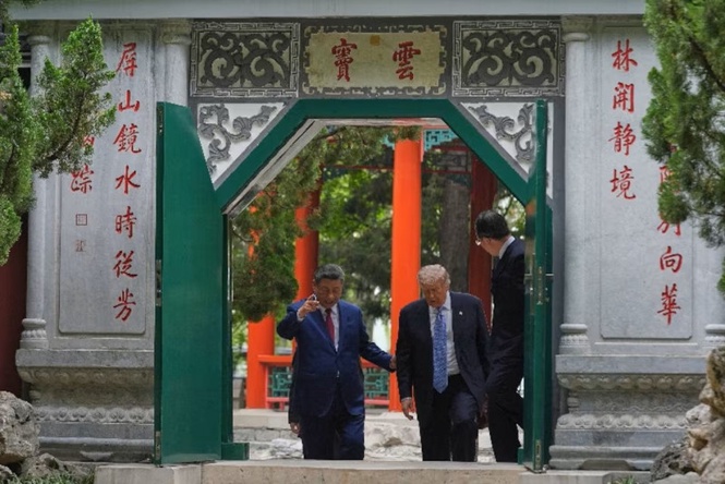 Trump hesitates on Taiwan arms deal after Xi warns of risk of conflict