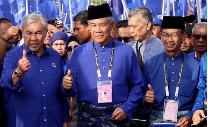 Dragon dance, drums welcome Tok Mat at nomination centre