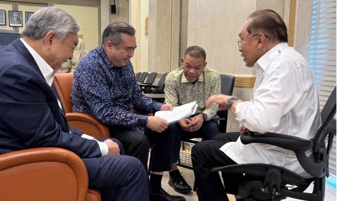 PM, Zahid meeting in Putrajaya over Negeri Sembilan crisis?