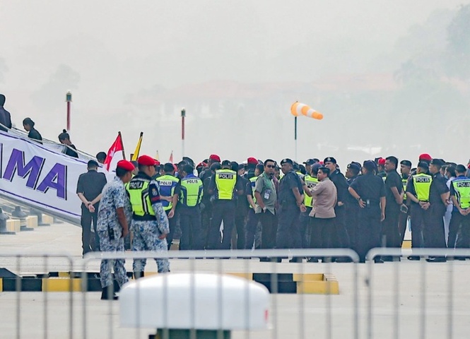 Mixed reactions as 1,476 Myanmar nationals sent home