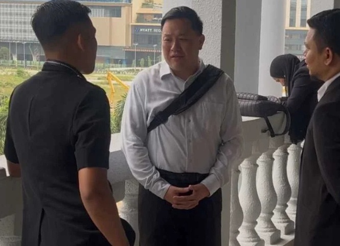Former aide charged with defrauding Teresa Kok, accepting RM500k bribe
