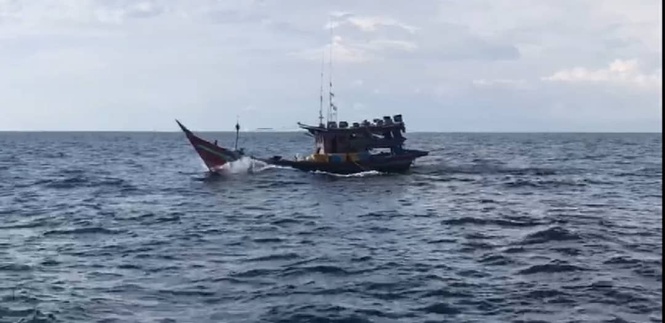 Dua nelayan hilang selepas bot tenggelam dipukul ribut