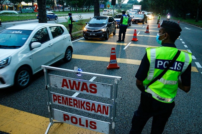 Padah lari pemeriksaan polis, dua lelaki ditahan