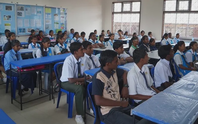 Education Ministry guarantees no vernacular schools will be closed under MADANI govt