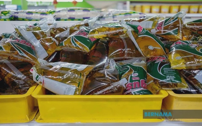 Seleweng minyak masak paket, enam ditahan