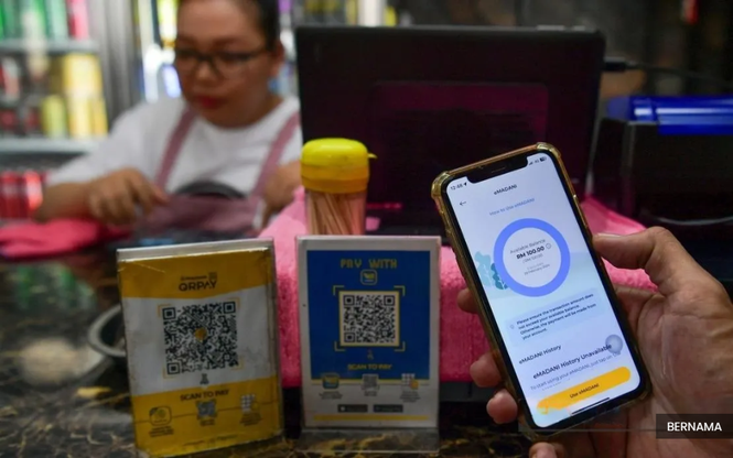 Bayaran digital semakin popular, peniaga mahu pilihan tunai dikekalkan