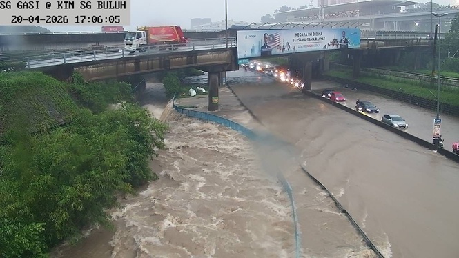 Lapan kawasan di Selangor dilanda banjir kilat