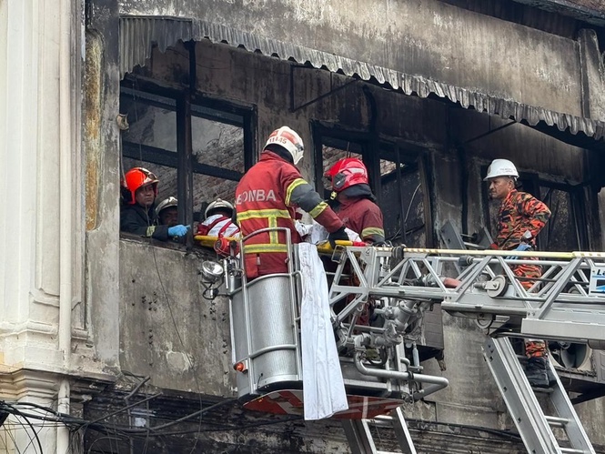 Bekas peguam terkenal antara dua maut dalam kebakaran pejabat guaman