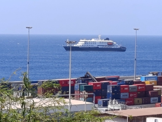 Hantavirus on the Hondius: Cruise under quarantine, remains at sea