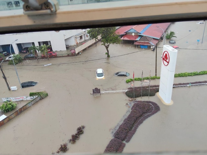 Beberapa kawasan di Petaling Jaya terjejas banjir kilat, Skuad Pantas bertindak segera