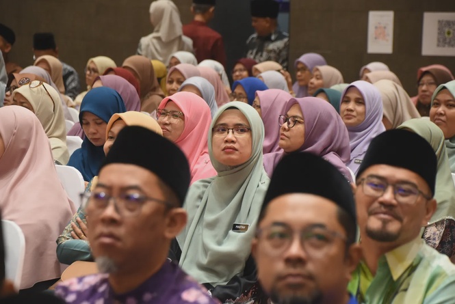 Guru perlu adaptasi teknologi, depani cabaran global agar pendidikan kekal relevan
