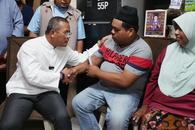 MB ziarah, serah sumbangan kepada keluarga kanak-kanak lemas di Puncak Alam