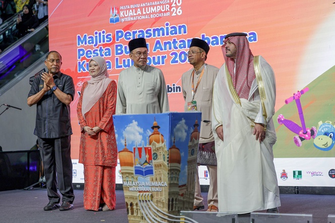 PM rasmi PBAKL 2026, lancar buku ‘Membangun Masyarakat MADANI Versi Kartun’