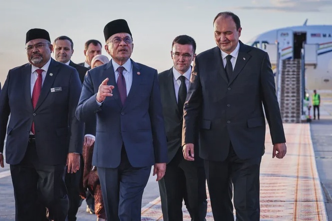 Anwar arrives in Turkmenistan for first official visit