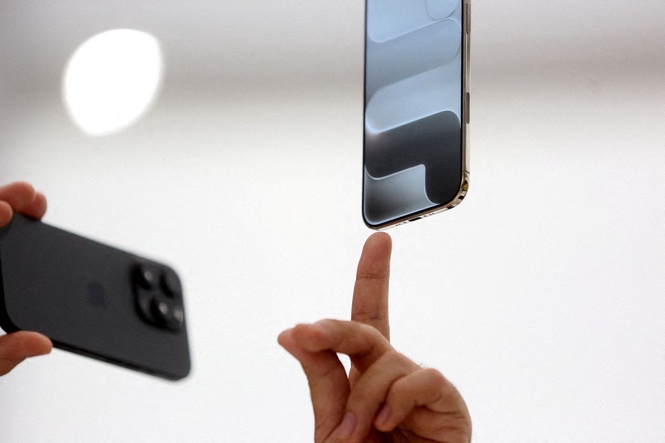 Apple to raise prices due to memory chip shortage