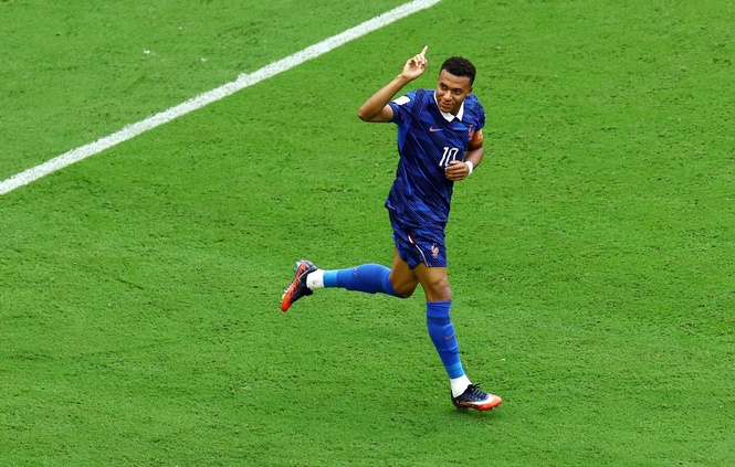 Mbappé wins historic second straight Golden Boot as Spain sweep World Cup awards