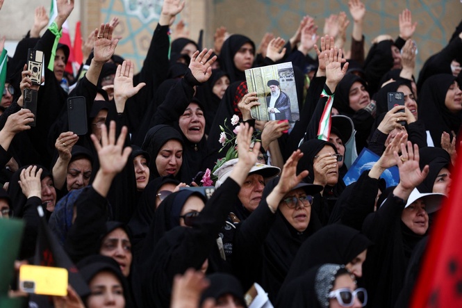 Iranians flock to week-long funeral for leader killed in US-Israel airstrikes
