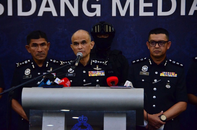 40 foreigners nabbed in raids on suspected scam call centres in Kajang, Serdang