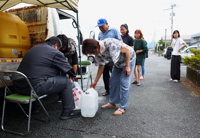 Japan's earthquake leaves communities thirsting for water and relief from heat