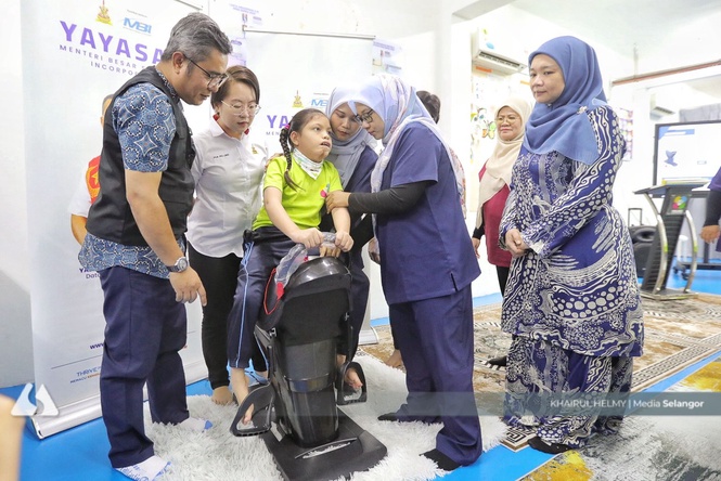 Yayasan MBI sumbang mesin terapi kuda bantu kanak-kanak OKU di PPDK Sofea
