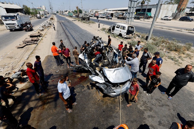 Israeli strikes kill 18 in Gaza, minister says no deal to halt attacks