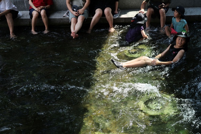 Record heatwave spreads across Korean Peninsula, prompting emergency response