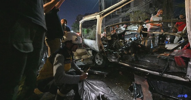 Letupan dalam bas mini, 2 maut dan 13 cedera