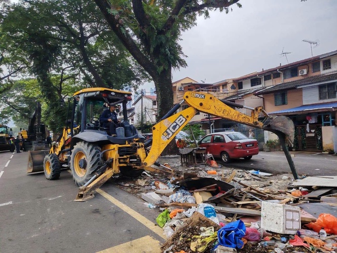 DBKL roboh 18 struktur haram di Setiawangsa