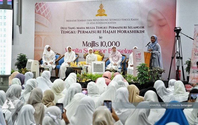 Majlis 10,000 Wanita Selangor Berselawat perkukuh ukhuwah, rohani