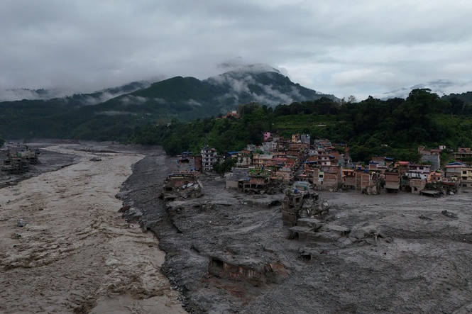 Nepal floods: Death toll rises to 332, over 800 unaccounted for